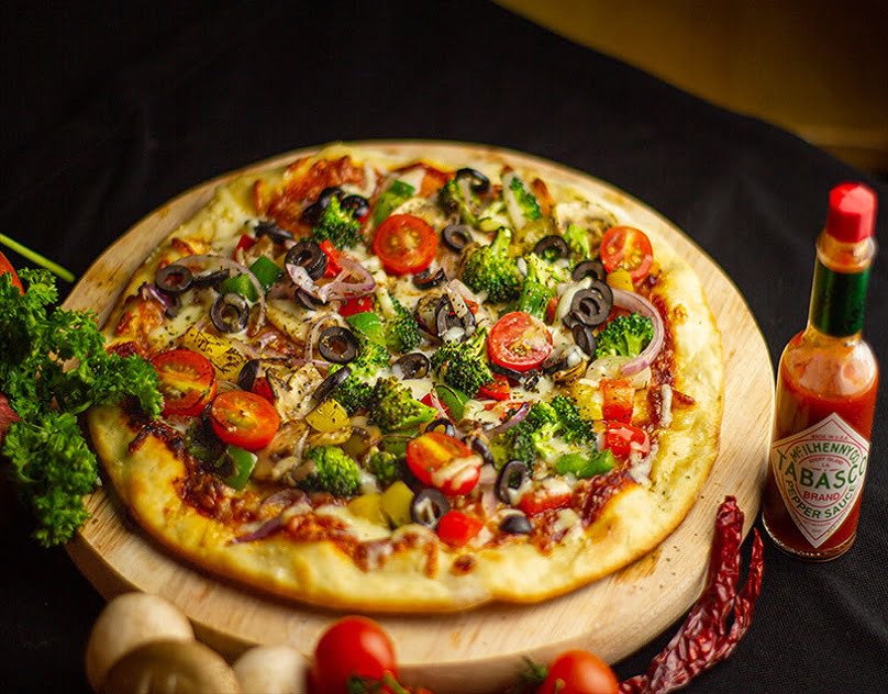 Sutera Pizza Showdown: Comparing Delivery vs. Dine-In Experience