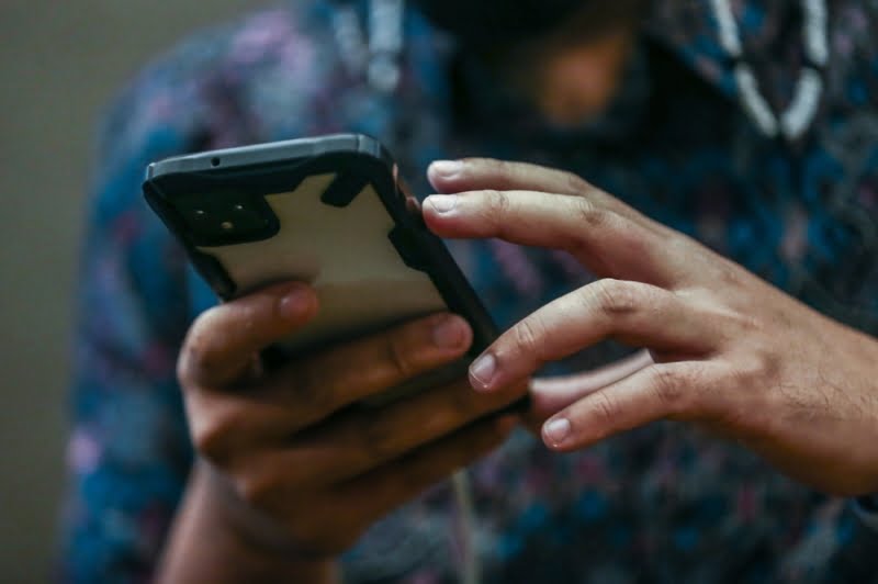 Man will Pay S$8,000 Fine after Threatening Woman over Phone and Showed up with a Penknife Outside her Home.